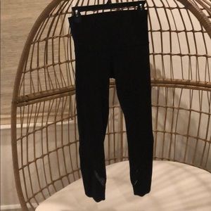 Lululemon-Wunder Under-scalloped mesh - size 6